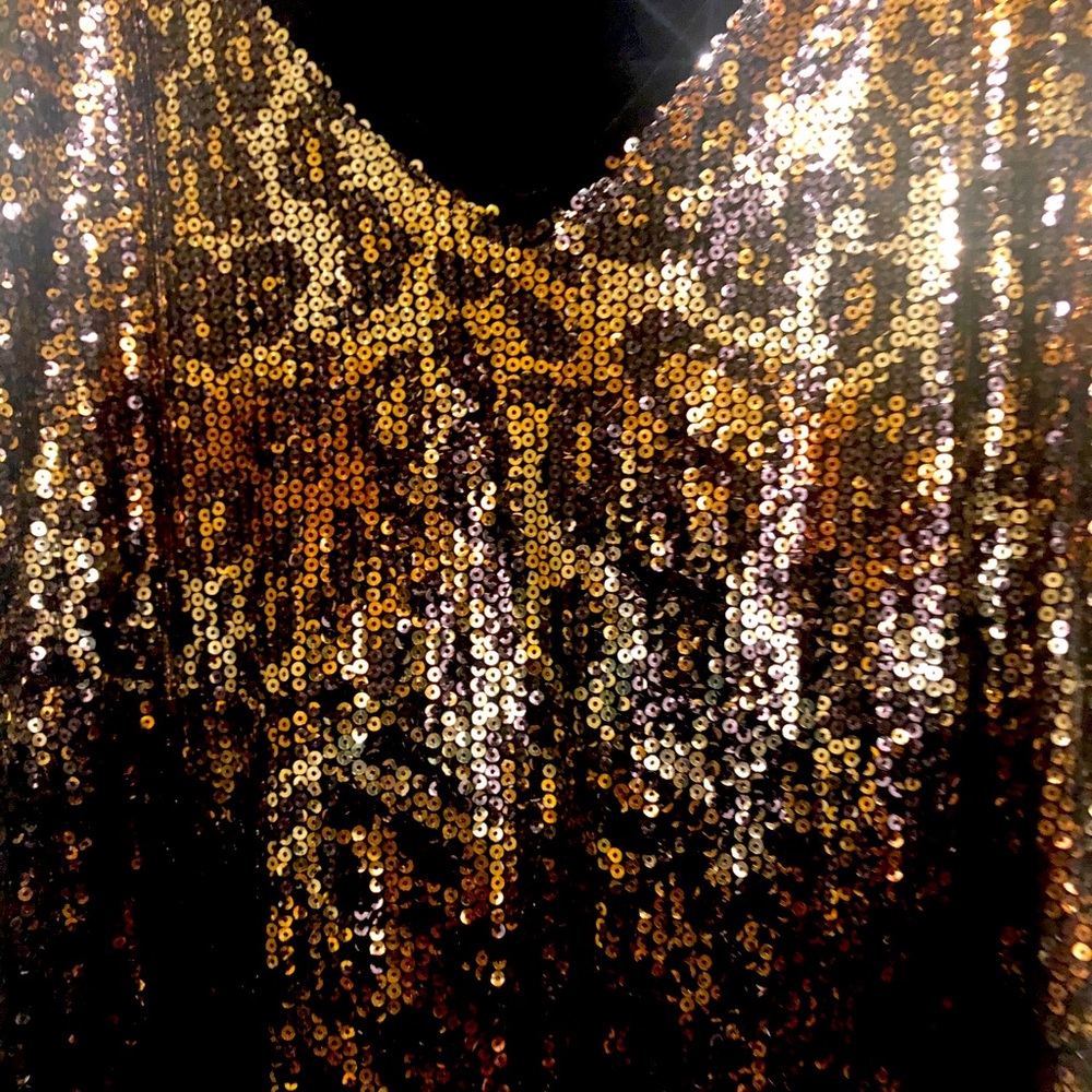 Leopard pattern sequence blouse. - Picture 3 of 3